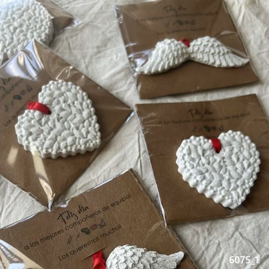 YY6075 Kabartmalı Askılıklı Kalp Silikon Kalıp